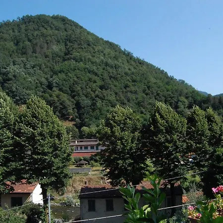 Casa Ulqini Gospodarstwo wiejskie Bagni di Lucca